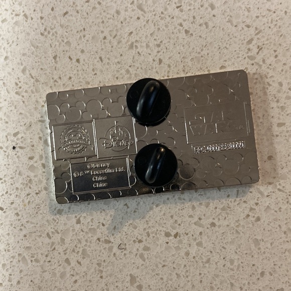 Baby Yoda Enamel Pin - Picture 3 of 4